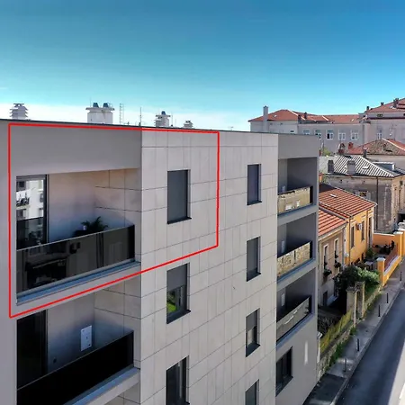 You & Me Pula With Garage Parking Exterior photo