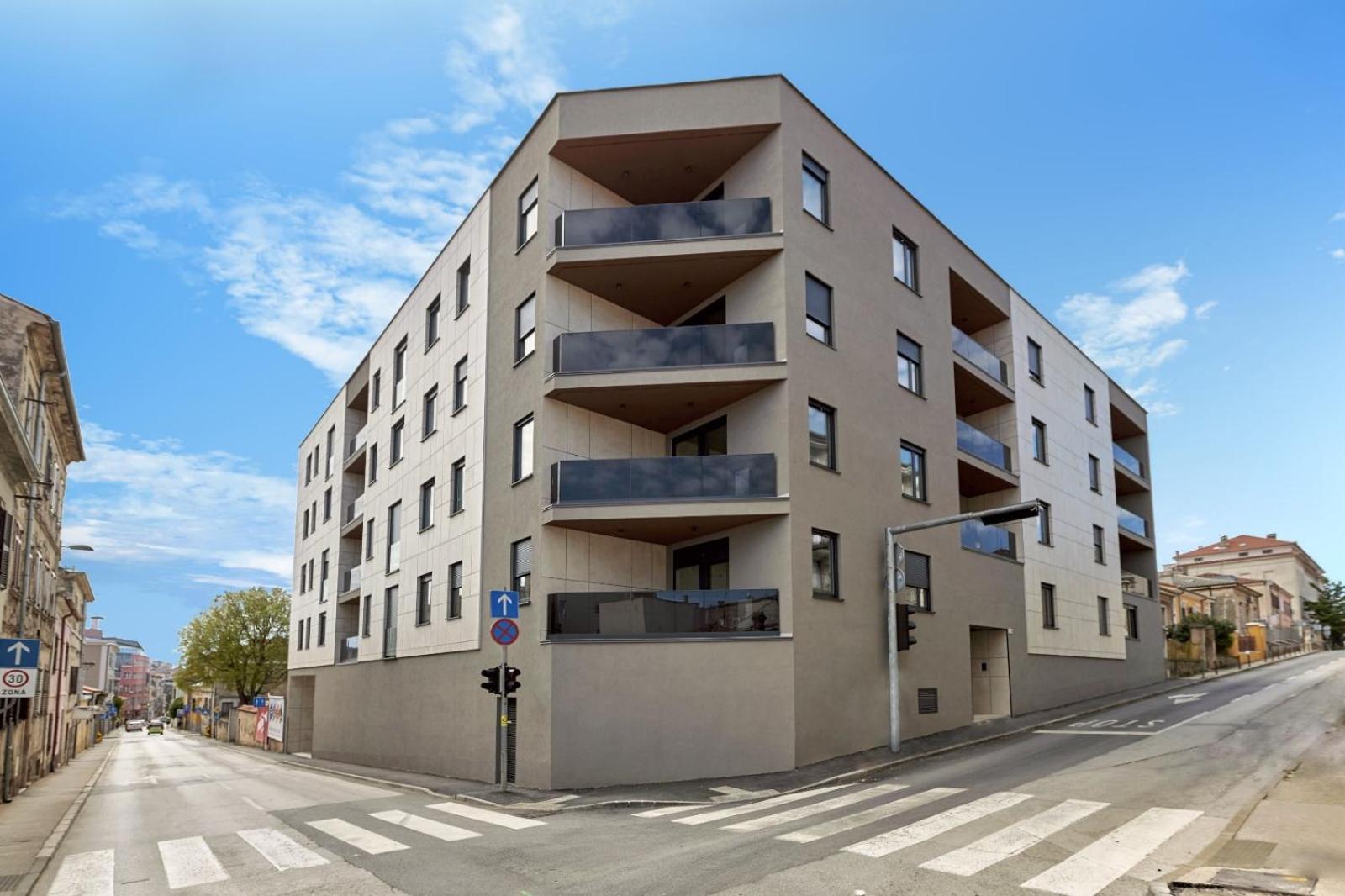Apartment & Me With Garage Parking Pula