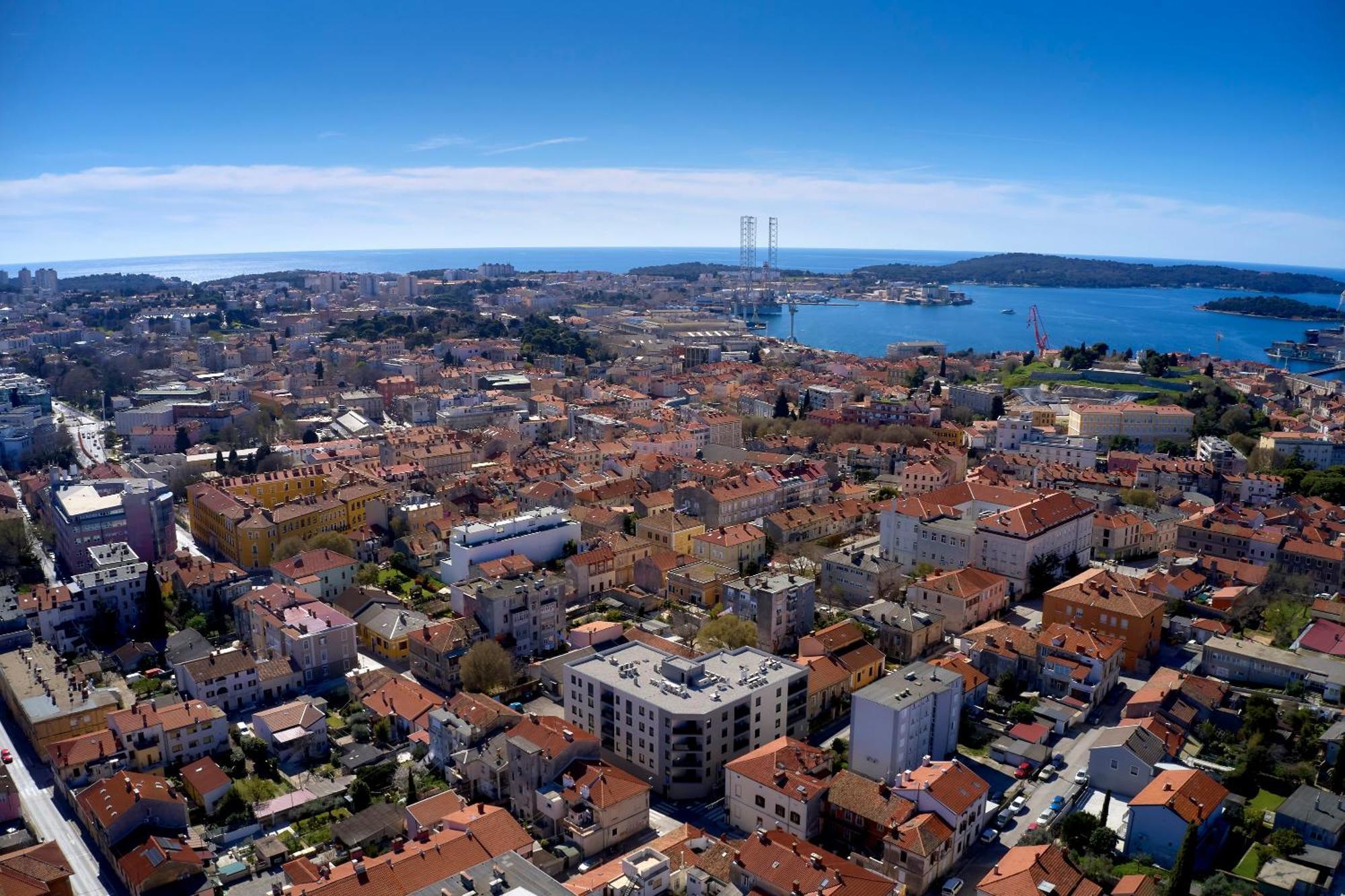 & Me With Garage Parking Apartment Pula